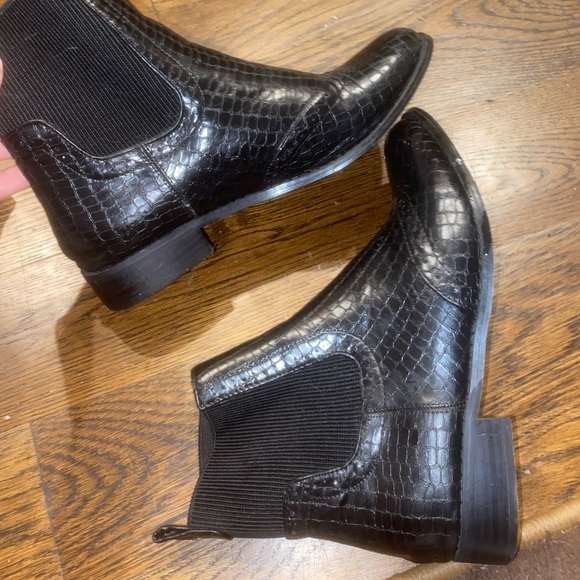 snakeskin ankle boot - Picture 3 of 4